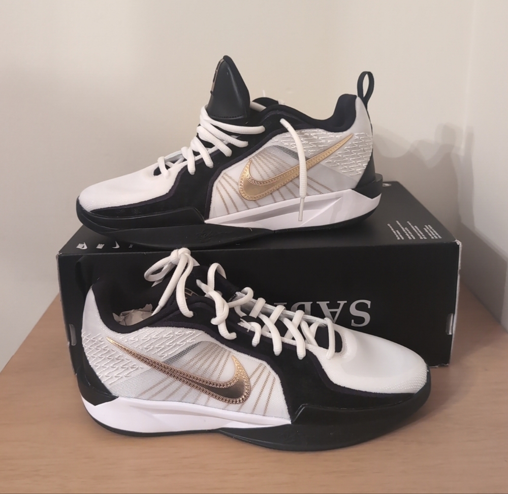 Nike Sabrina 2 Size 7Y